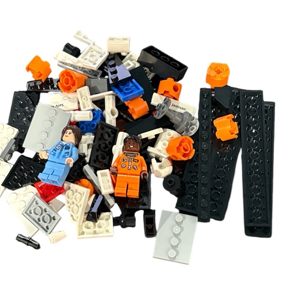LEGO Ideas 21312 Women of NASA (231 Pieces) Playset - Picture 2 of 8